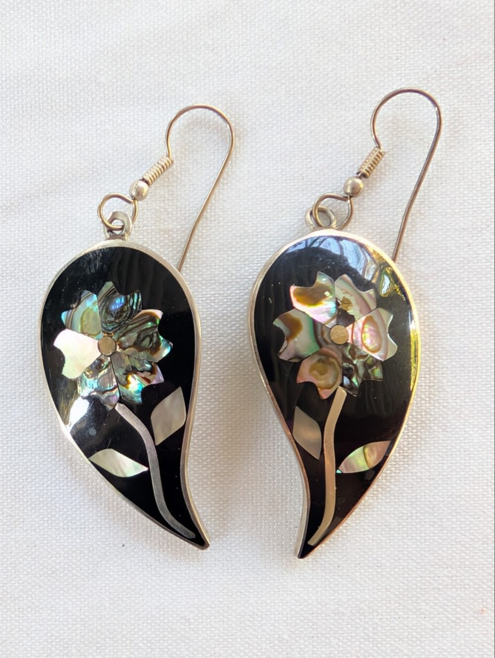 México Alpaca Mother of Pearl Floral Drop Earrings - Black and Iridescent